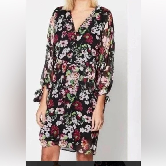 Equipment Dresses & Skirts - Equipment Natasha Floral Silk Shift Dress in size Small